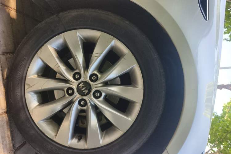 Used Kia K5 2016 1.6T Automatic LUX Right Front Wheel Hub