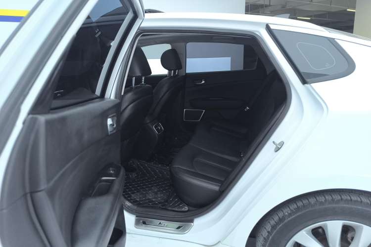 Used Kia K5 2016 1.6T Automatic LUX Right Rear Seat