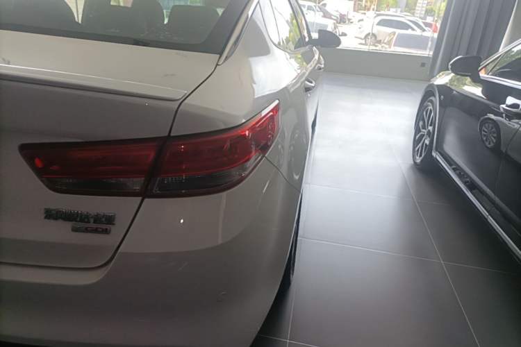 Used Kia K5 2016 1.6T Automatic LUX Right Rear Taillight