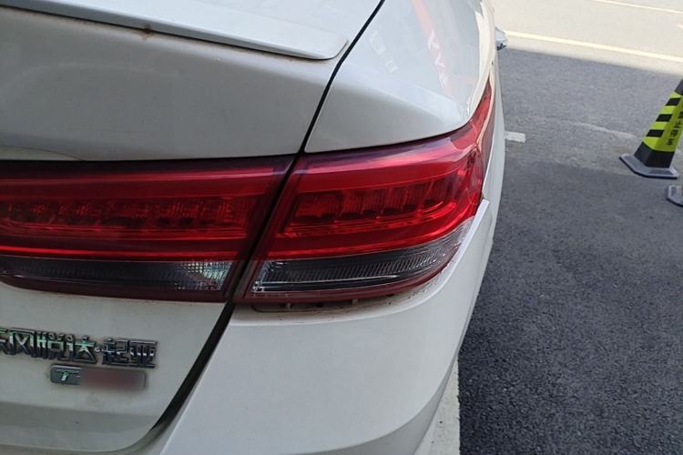 Used Kia K5 2016 1.6T Automatic LUX Right Rear Taillight
