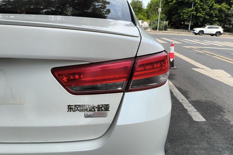 Used Kia K5 2016 1.6T Automatic LUX Right Rear Taillight