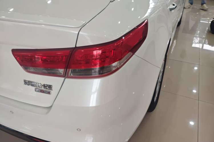 Used Kia K5 2016 1.6T Automatic LUX Right Rear Taillight