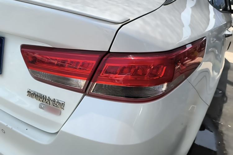 Used Kia K5 2016 1.6T Automatic LUX Right Rear Taillight