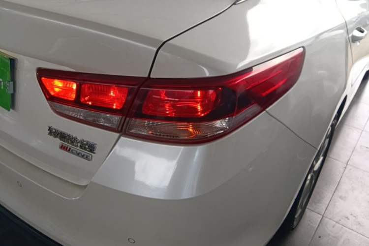 Used Kia K5 2016 2.0L Automatic GL Right Rear Taillight