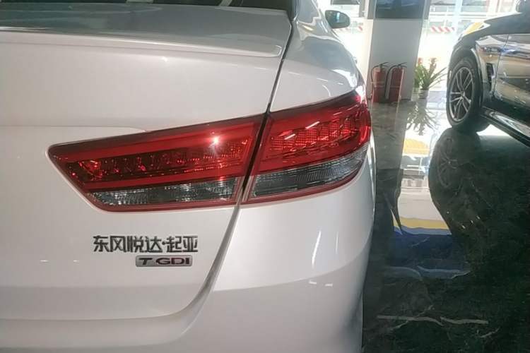 Used Kia K5 2016 1.6T Automatic LUX Right Rear Taillight
