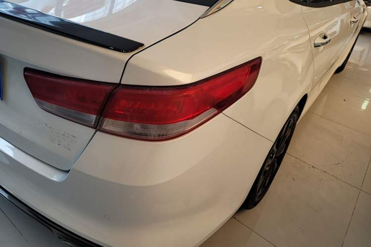 Used Kia K5 2016 1.6T Automatic LUX Right Rear Taillight