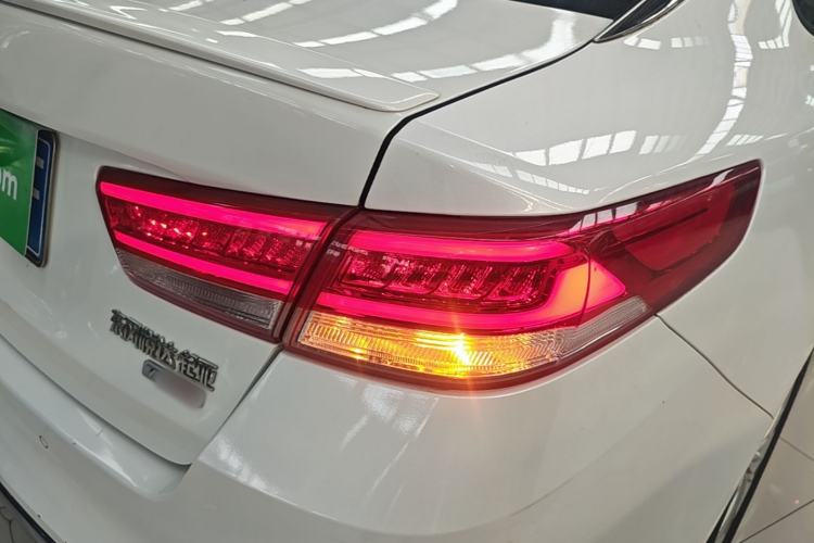 Used Kia K5 2016 1.6T Automatic LUX Right Rear Taillight