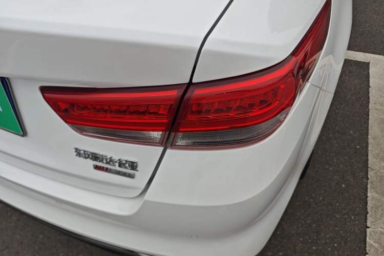 Used Kia K5 2016 2.0L Automatic LUX Right Rear Taillight