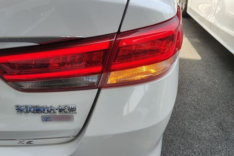 Used Kia K5 2016 1.6T Automatic LUX Right Rear Taillight