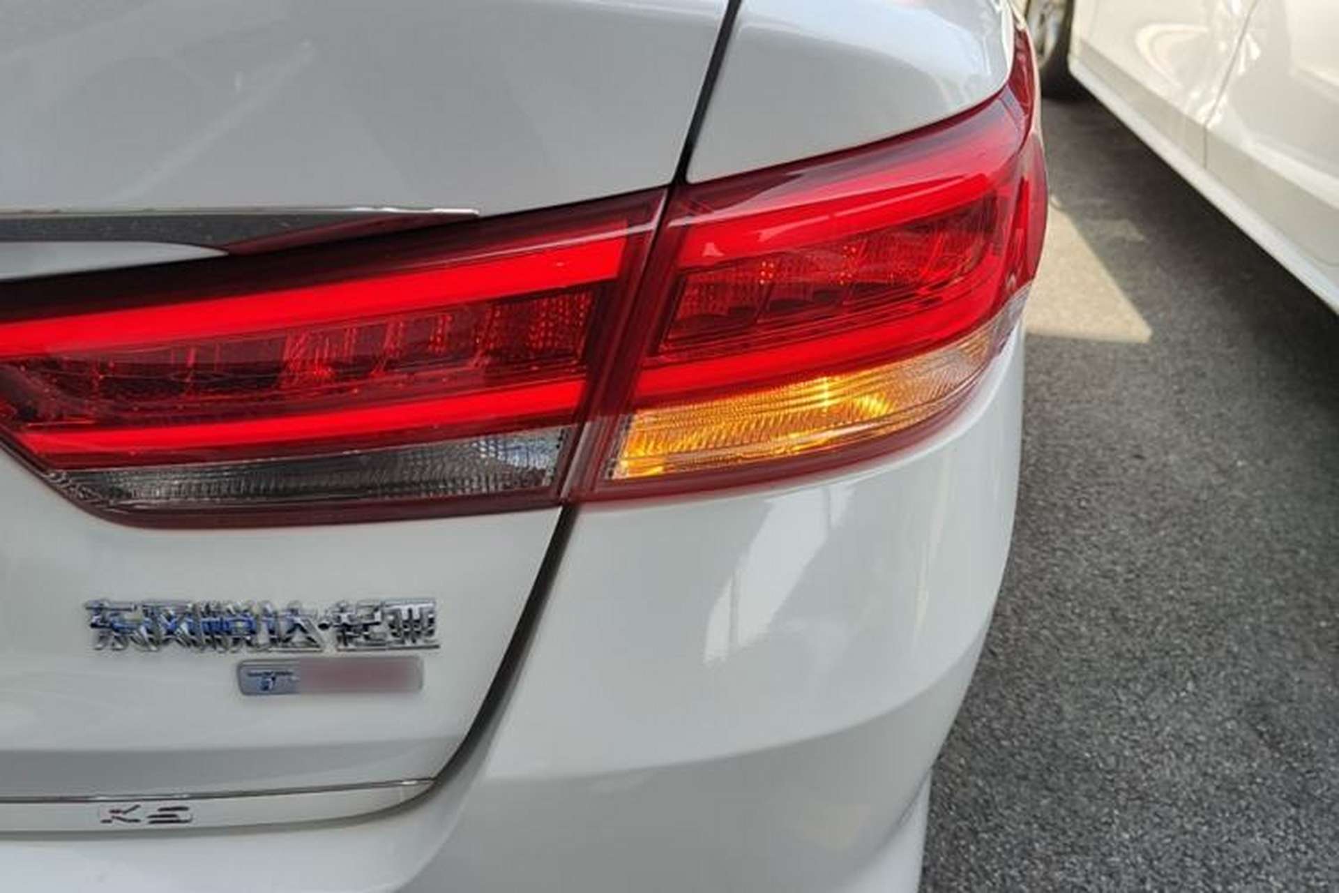 Used Kia K5 2016 1.6T Automatic LUX Right Rear Taillight