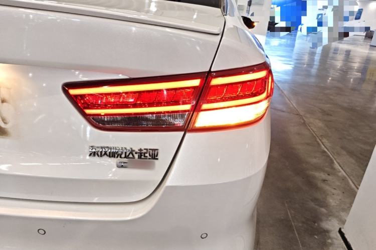 Used Kia K5 2016 1.6T Automatic LUX Right Rear Taillight