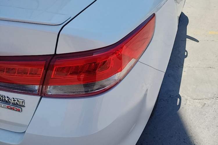 Used Kia K5 2016 1.6T Automatic LUX Right Rear Taillight