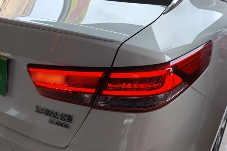 Used Kia K5 2016 1.6T Automatic LUX Right Rear Taillight