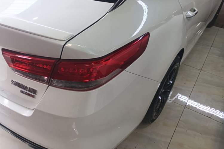Used Kia K5 2016 1.6T Automatic LUX Right Rear Taillight