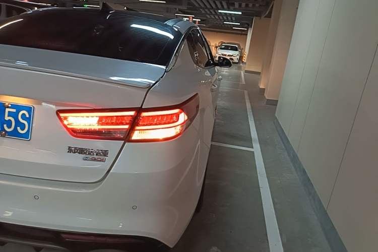 Used Kia K5 2016 1.6T Automatic LUX Right Rear Taillight