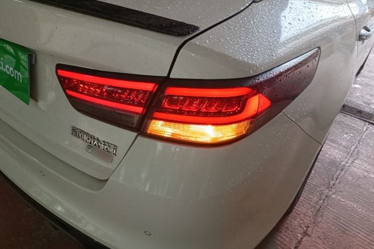 Used Kia K5 2016 1.6T Automatic LUX Right Rear Taillight