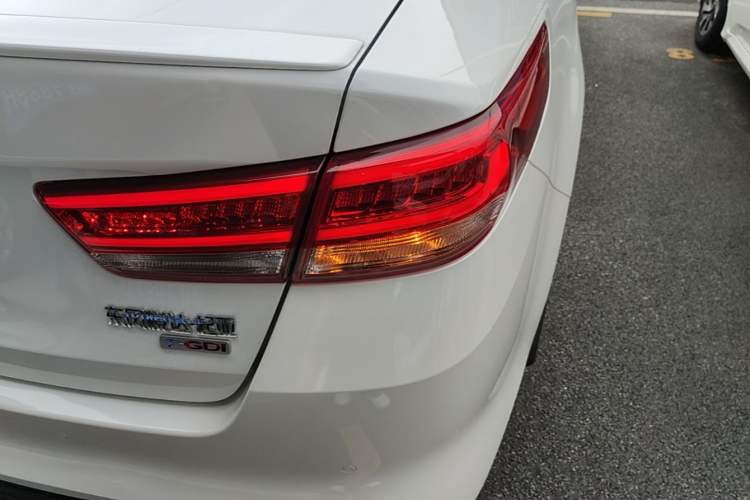 Used Kia K5 2016 1.6T Automatic LUX Right Rear Taillight