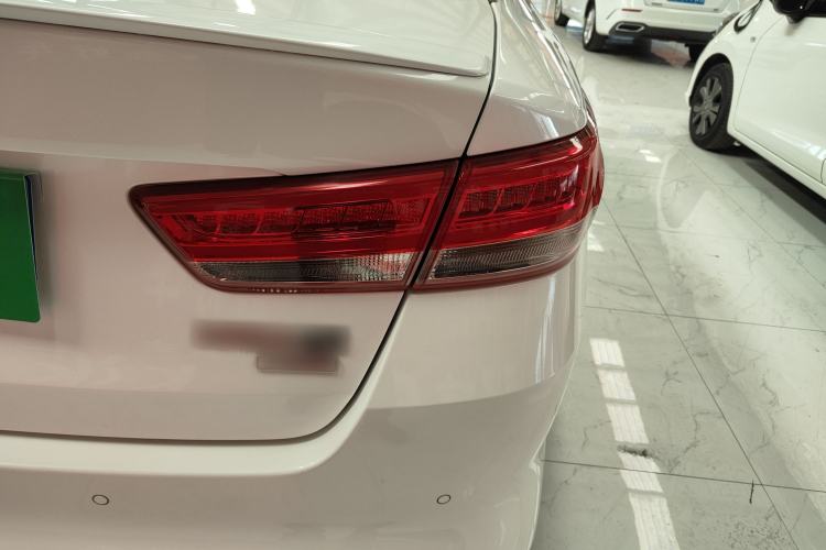 Used Kia K5 2016 1.6T Automatic LUX Right Rear Taillight
