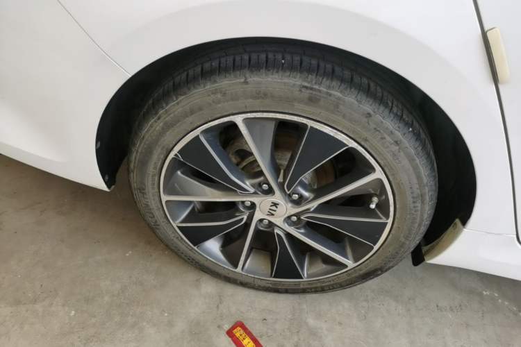 Used Kia K5 2016 2.0L Automatic LUX Right Rear Wheel Hub