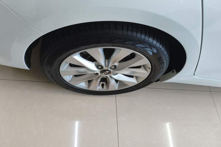 Used Kia K5 2016 1.6T Automatic LUX Right Rear Wheel Hub