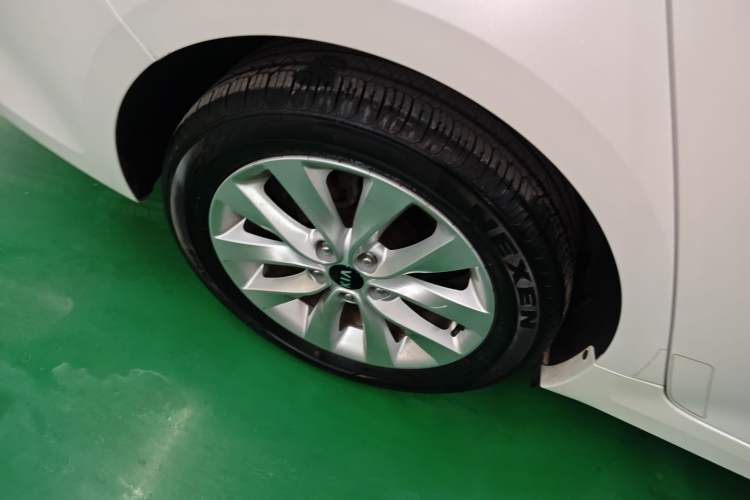 Used Kia K5 2016 2.0L Automatic GLS Right Rear Wheel Hub