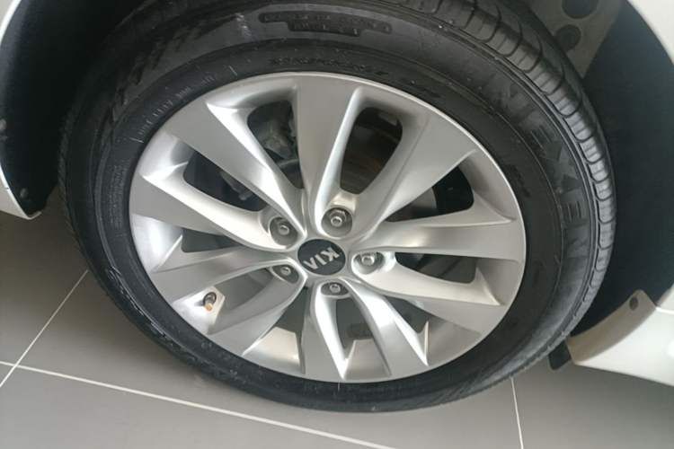 Used Kia K5 2016 1.6T Automatic LUX Right Rear Wheel Hub