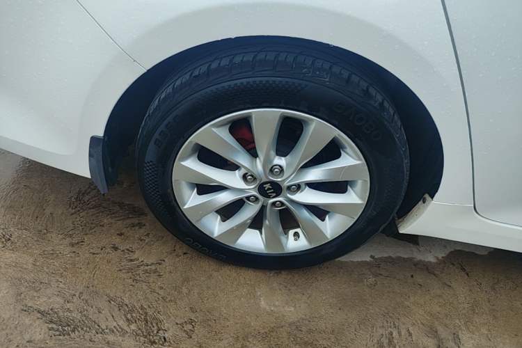 Used Kia K5 2016 2.0L Automatic GLS Right Rear Wheel Hub