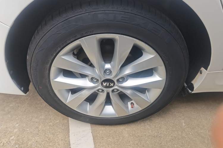 Used Kia K5 2016 2.0L Automatic GLS Right Rear Wheel Hub