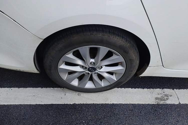 Used Kia K5 2016 1.6T Automatic LUX Right Rear Wheel Hub