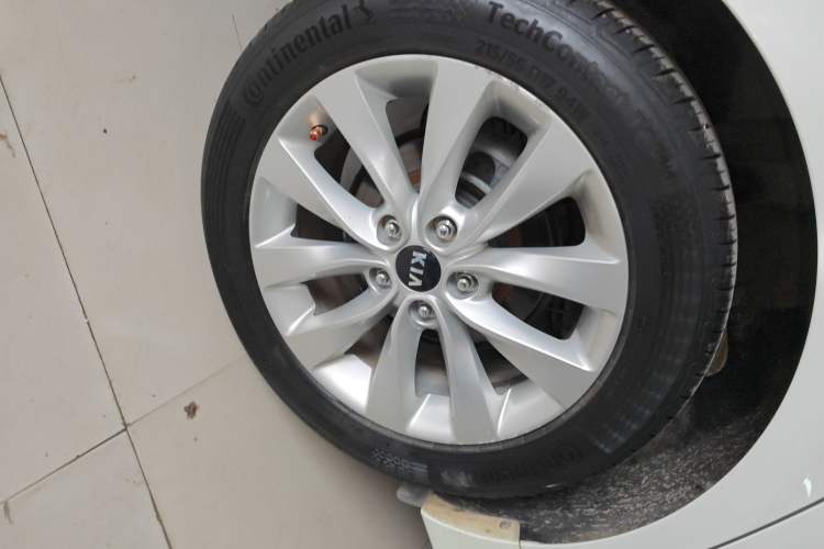 Used Kia K5 2016 1.6T Automatic LUX Right Rear Wheel Hub