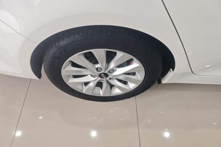 Used Kia K5 2016 1.6T Automatic LUX Right Rear Wheel Hub