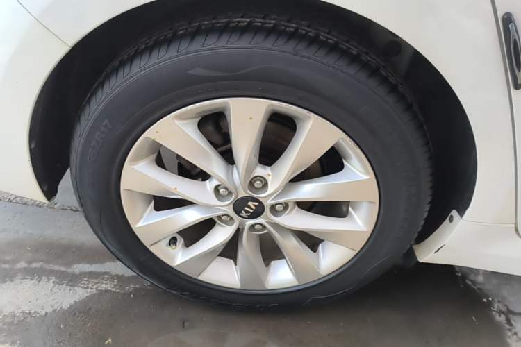 Used Kia K5 2016 1.6T Automatic LUX Right Rear Wheel Hub