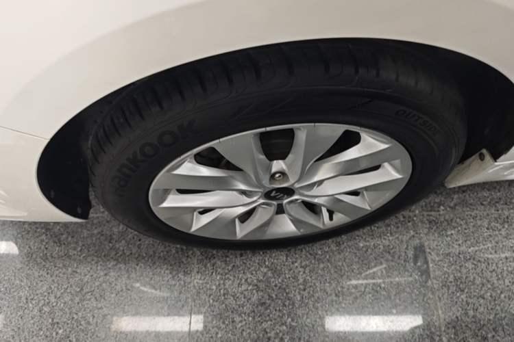 Used Kia K5 2016 1.6T Automatic LUX Right Rear Wheel Hub