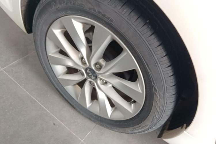 Used Kia K5 2016 2.0L Automatic GL Right Rear Wheel Hub