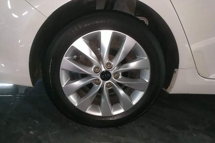 Used Kia K5 2016 1.6T Automatic LUX Right Rear Wheel Hub