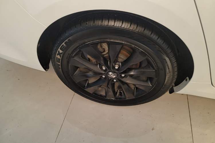 Used Kia K5 2016 1.6T Automatic LUX Right Rear Wheel Hub