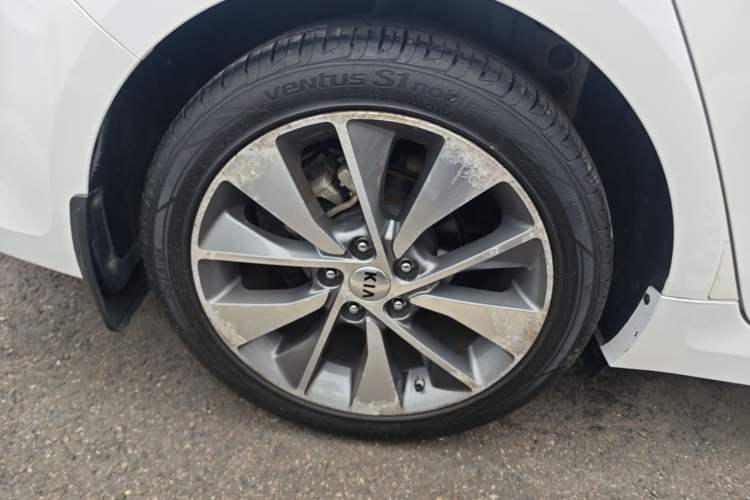 Used Kia K5 2016 2.0L Automatic LUX Right Rear Wheel Hub