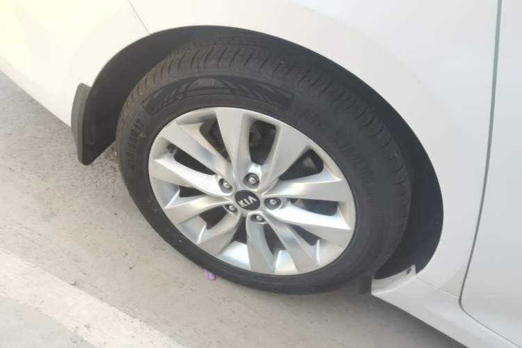 Used Kia K5 2016 1.6T Automatic LUX Right Rear Wheel Hub