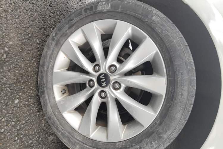 Used Kia K5 2016 1.6T Automatic LUX Right Rear Wheel Hub
