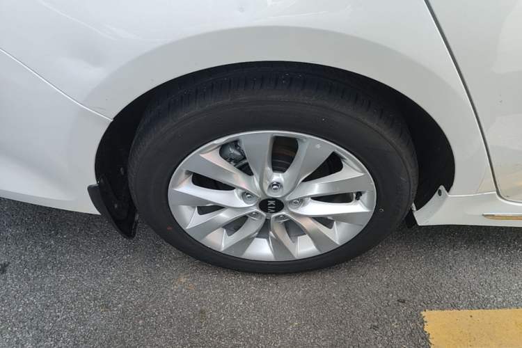 Used Kia K5 2016 1.6T Automatic LUX Right Rear Wheel Hub