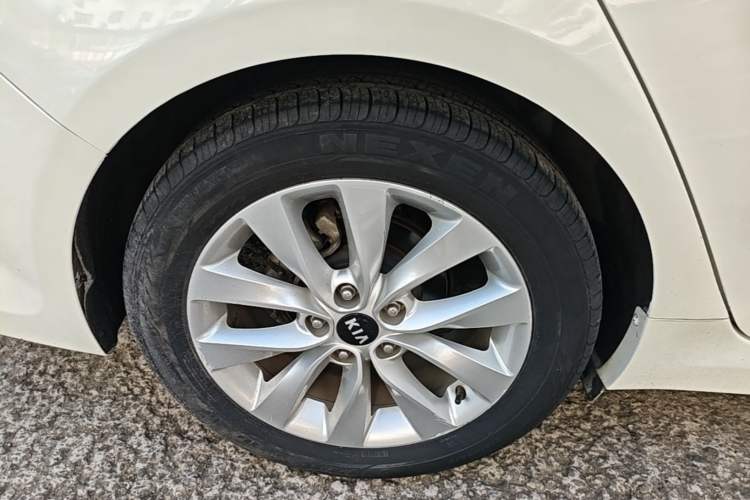 Used Kia K5 2016 2.0L Automatic GLS Right Rear Wheel Hub