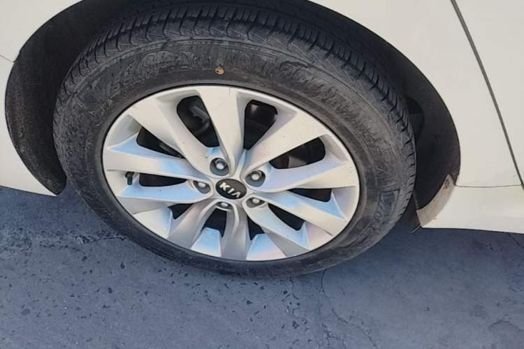 Used Kia K5 2016 1.6T Automatic LUX Right Rear Wheel Hub