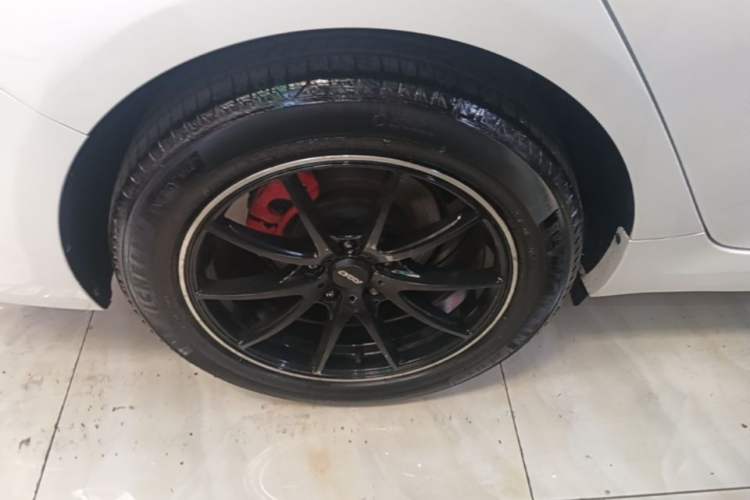 Used Kia K5 2016 1.6T Automatic LUX Right Rear Wheel Hub