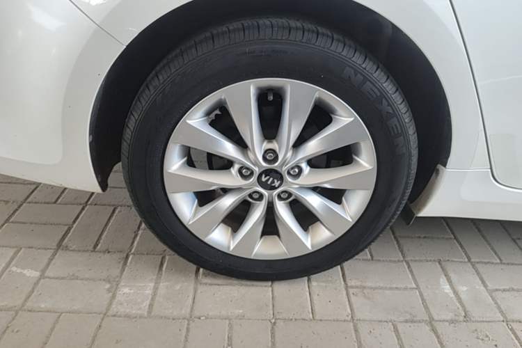 Used Kia K5 2016 1.6T Automatic LUX Right Rear Wheel Hub