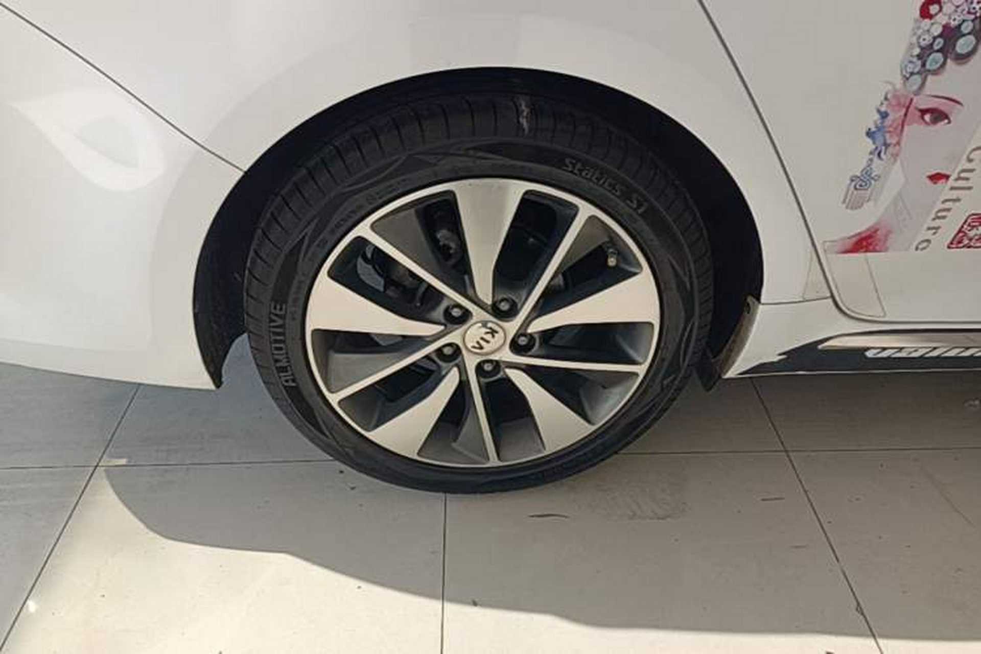 Used Kia K5 2016 2.0L Automatic LUX Right Rear Wheel Hub