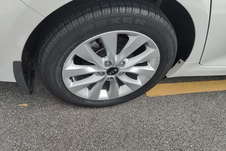 Used Kia K5 2016 1.6T Automatic LUX Right Rear Wheel Hub