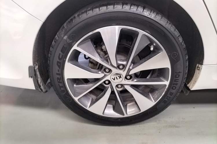 Used Kia K5 2016 2.0L Automatic LUX Right Rear Wheel Hub
