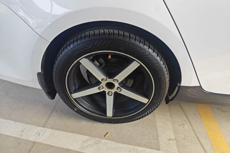 Used Kia K5 2016 1.6T Automatic LUX Right Rear Wheel Hub