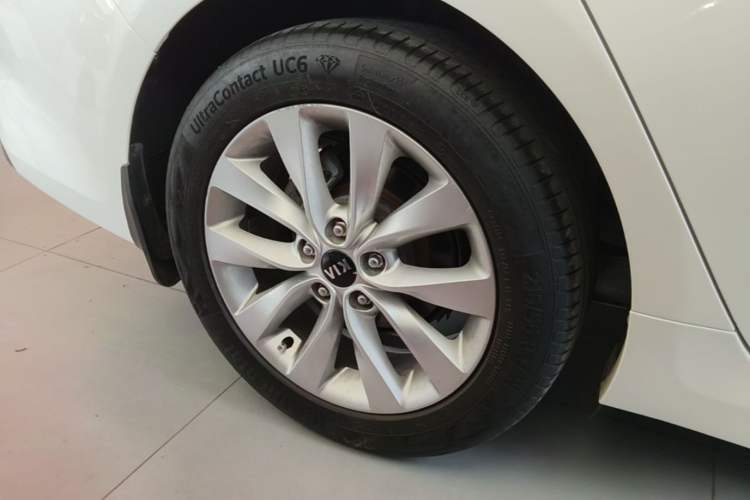 Used Kia K5 2016 1.6T Automatic LUX Right Rear Wheel Hub