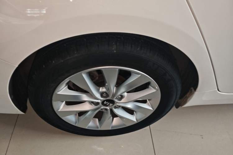 Used Kia K5 2016 1.6T Automatic LUX Right Rear Wheel Hub